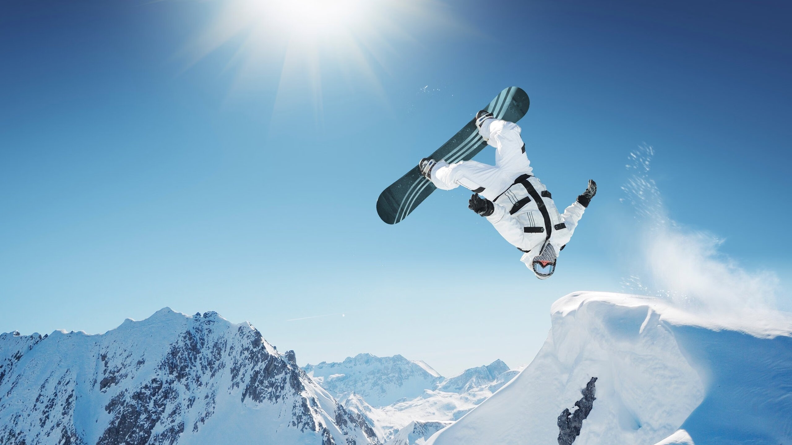 开云体育-_国际动作足球：空中技巧引爆全场_，足球空中停球教学视频